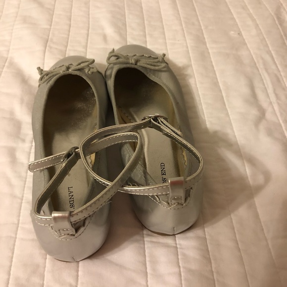 Little girls sliver dress shoes - Picture 2 of 4